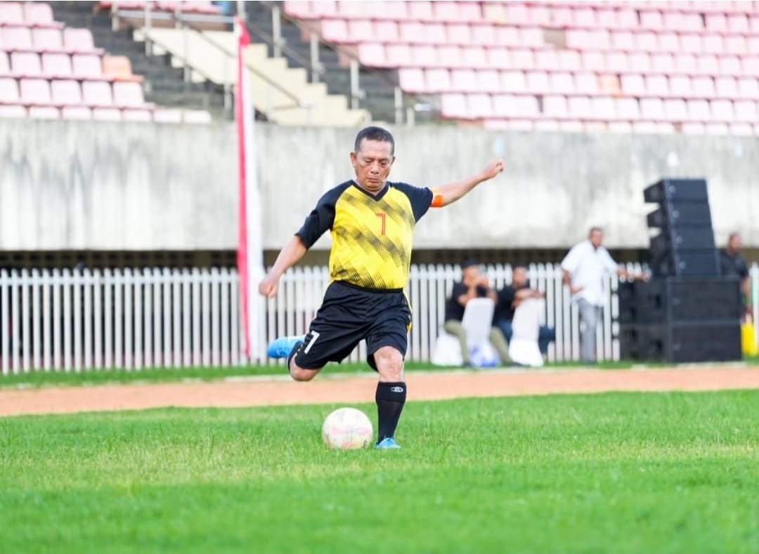Laga eksebisi sepak bola Pemprov Papua vs PJU Kodam XVII